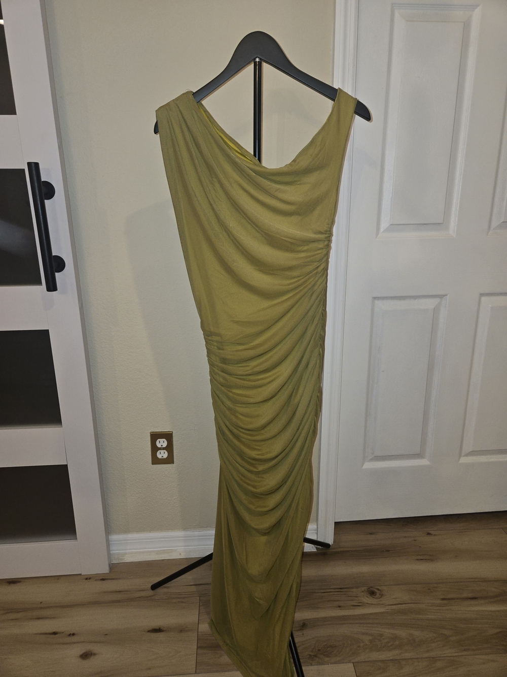 edge Olive One-Shoulder Ruched Maxi Dress